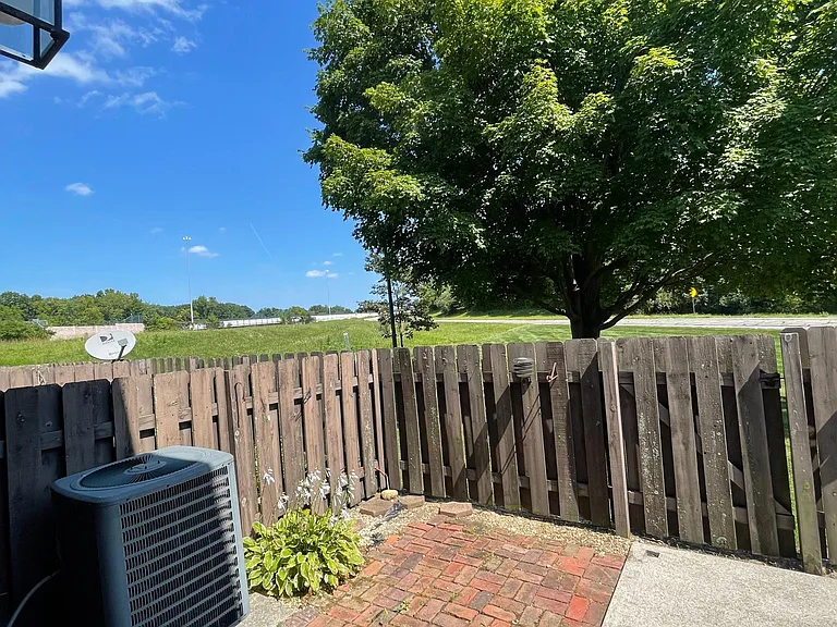 Berryhill Ct — Photo 25