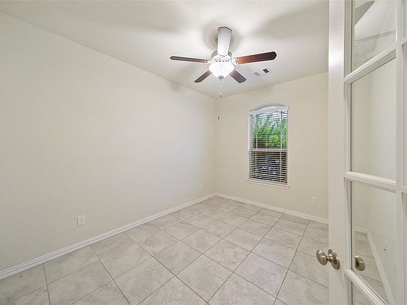 3rd image of 27910 Augusta View Dr