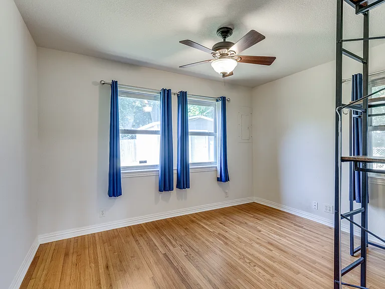 4517 Donnelly Ave — Photo 14