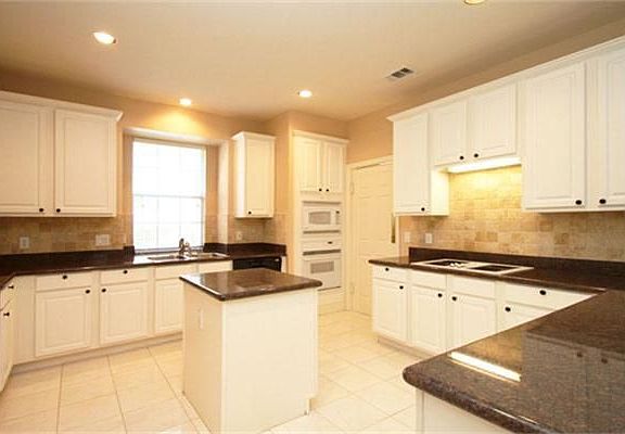 4th image of 4415 Courtney Ln