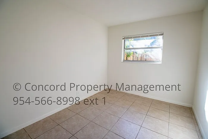 835 SW 4th St #3 — Photo 8