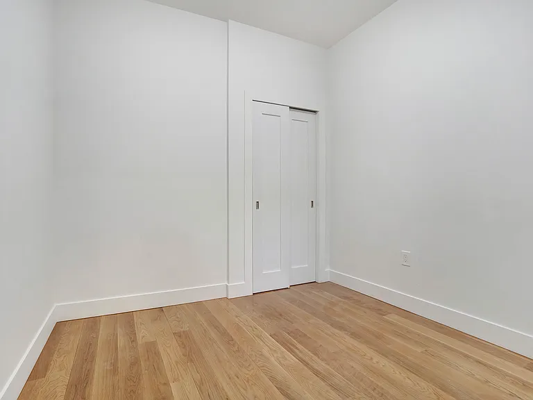 209 E 10th St #5B — Photo 12