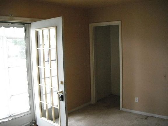 2nd image of 727 W Brickley Ave