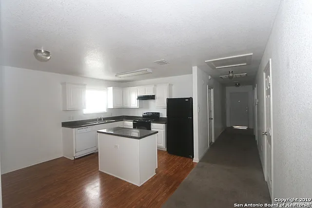3 bed, 2.0 bath, 1233 sqft, $1,500 — Photo 4