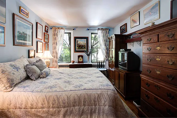 Sold by Digs Realty Group | media 13