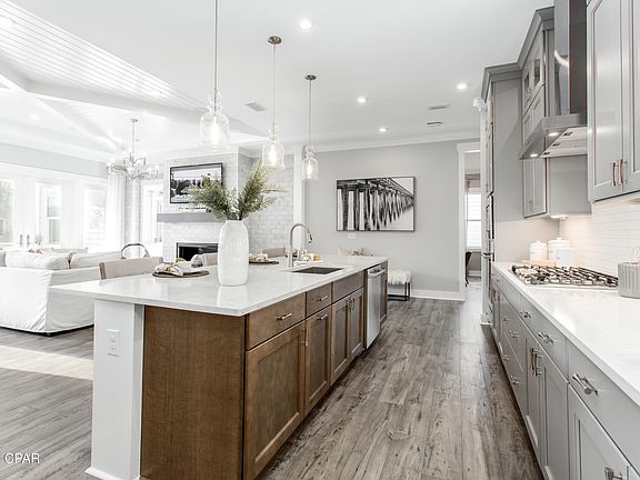 3rd image of 318 Anastasia Cir