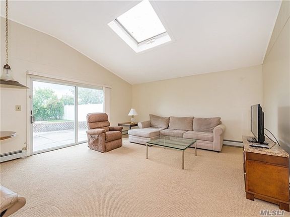 3rd image of 36 Regent Dr