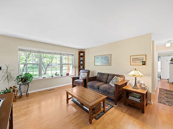 5th image of 1185 N Village Dr Unit 1