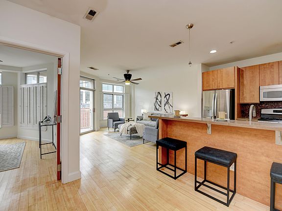 4th image of 845 N High St #302
