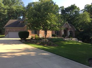 27W475 Oak Ct, Winfield, IL 60190