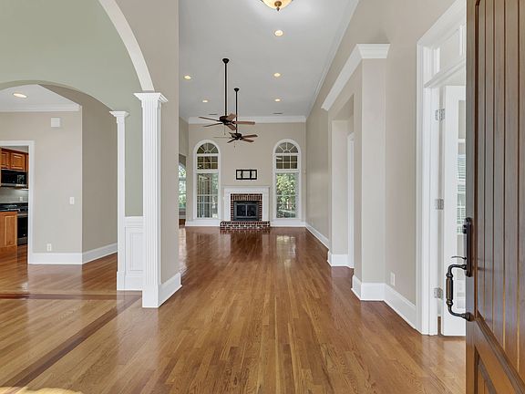 5th image of 6068 Brentwood Chase Dr