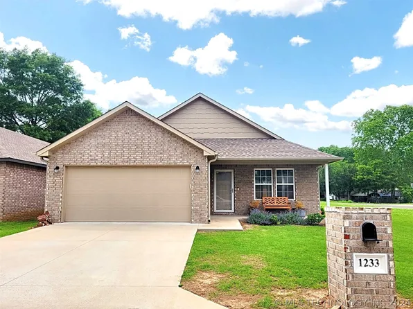 1233 W Lisa Ann Dr, Tahlequah, OK 74464