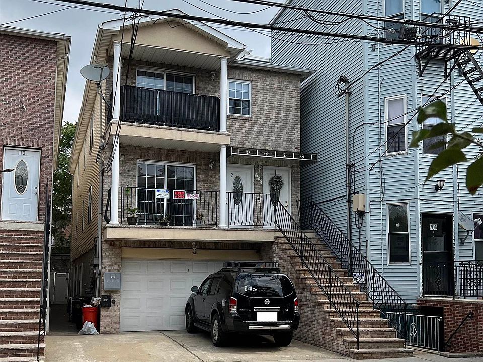 2nd image of 710 27th St APT 1
