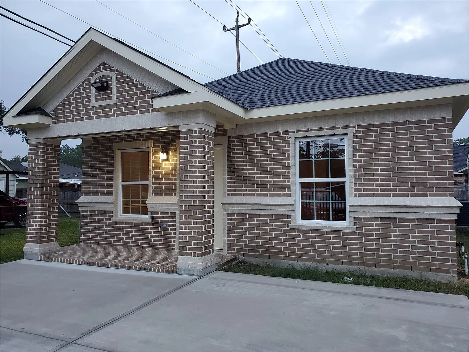 2 bed, 1.0 bath, 1105 sqft, $1,400 — Photo 2