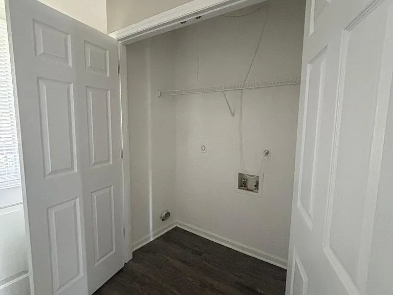 Georgetowne Apartments — Photo 13
