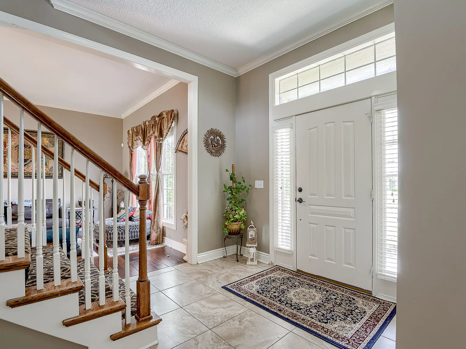 4 bed, 4100 sqft, $4,100 — Photo 2