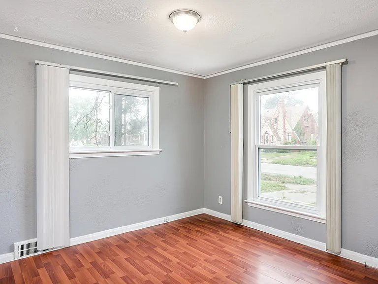 4374 Devonshire Rd — Photo 8