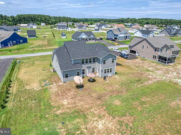 5th image of 23370 Greenbank Dr