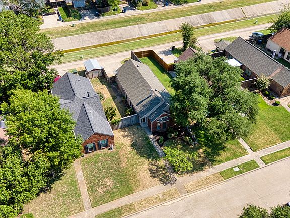 3rd image of 934 Mapleleaf Ln