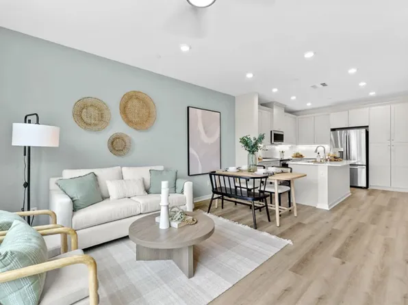 9425 1/2 N Sepulveda Blvd Unit 4, North Hills, CA 91343