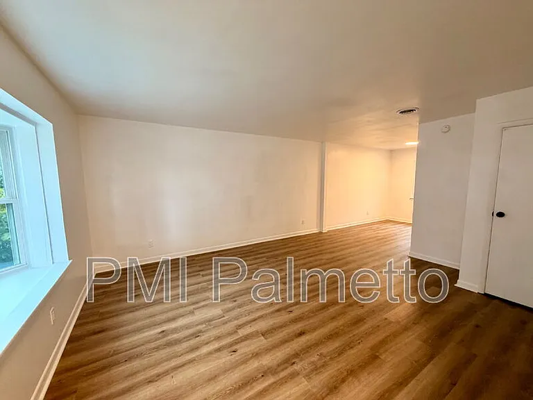 1241 Grove Park Ln — Photo 2