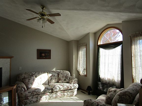4th image of 1293 Bellflower Ln NE
