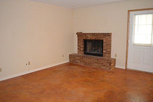 4th image of 3789 Carlyle Dr APT 100