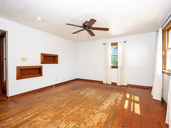 2nd image of 2874 Melrose Dr