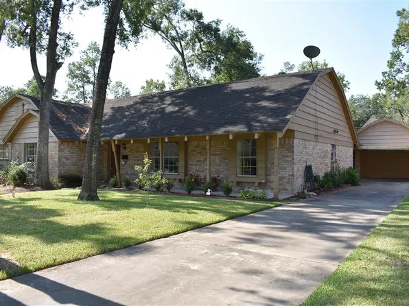 2708 Colonial Dr, Dickinson, TX 77539
