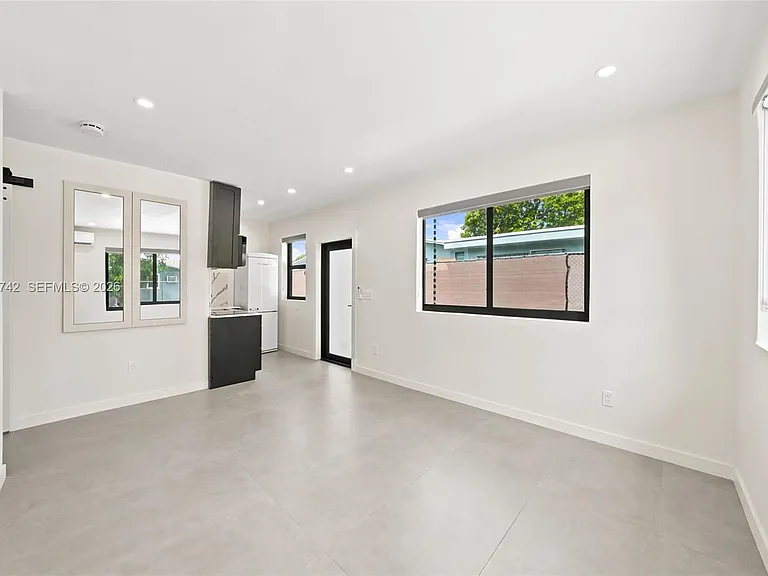 1861 NW 27th St #3 — Photo 5