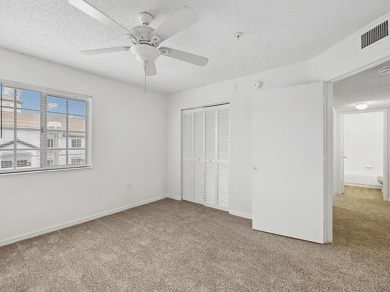Venice Cove Apartments — Photo 17