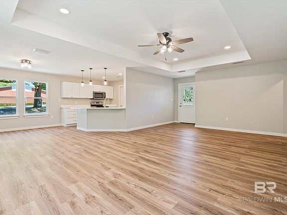 3rd image of 10170 Pecan St