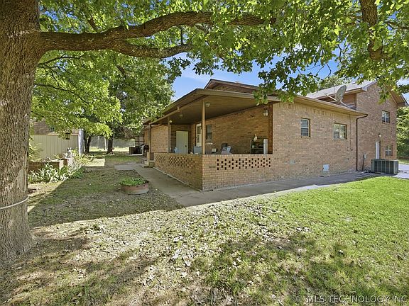 3rd image of 431 E Epley Dr