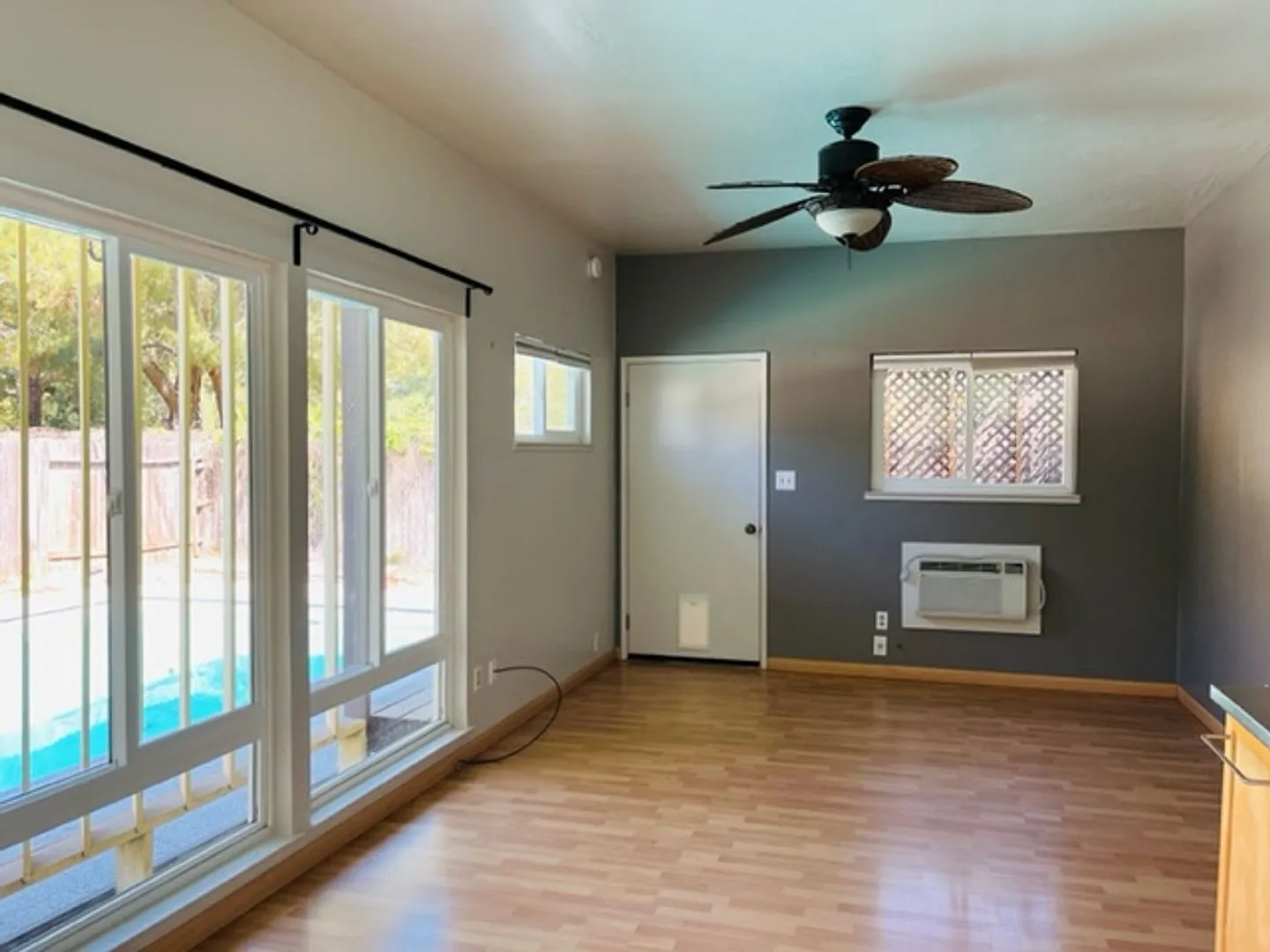 Adorable Studio in Upper Land Park!! — Photo 3
