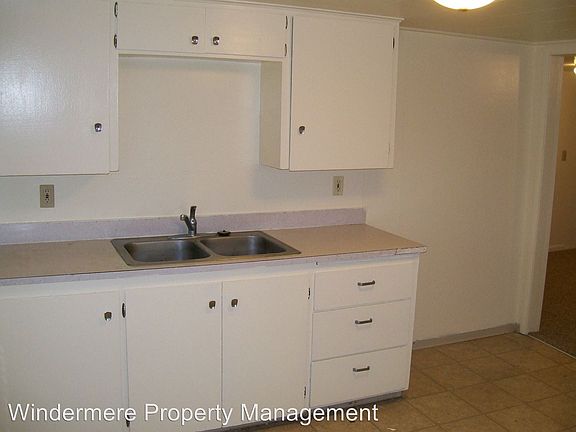 2nd image of 925 S College Ave APT B