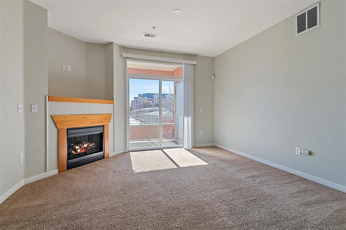 1 bed, 1.5 bath, 873 sqft, $1,950 — Photo 4
