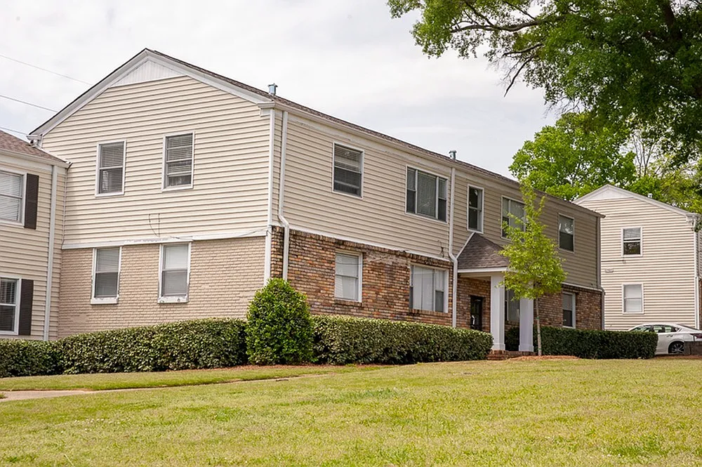 Southern Court Apartments — Photo 2