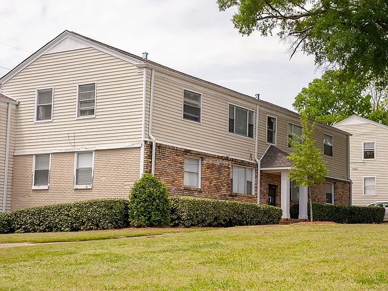 Southern Court Apartments — Photo 2