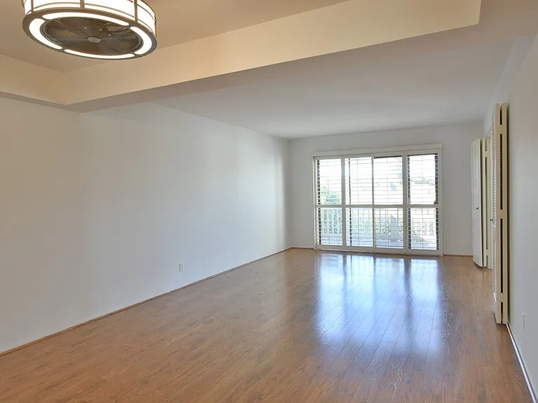 5493 Cribari Bnd — Photo 7