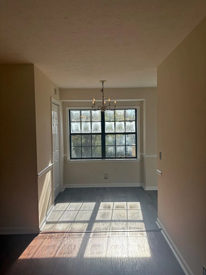 3 Bed/2 Bath with Deck/Yard in quite neighborhood! — Photo 4