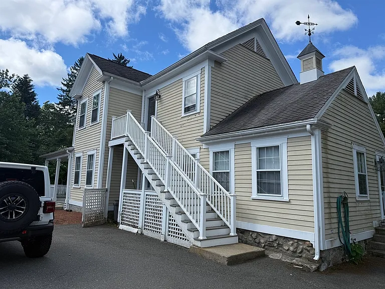 580 Main St #2 — Photo 2