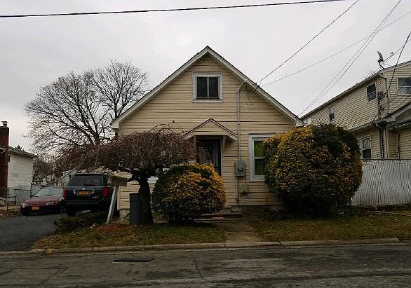 1st image of 252 Cabota Ave