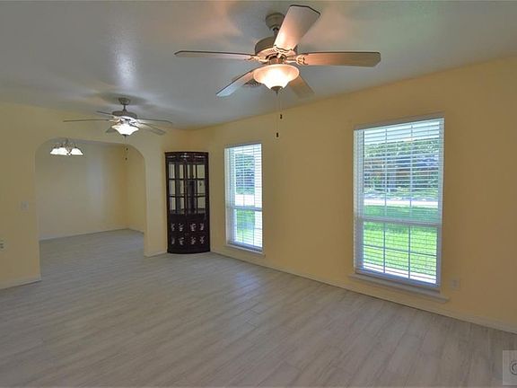 5th image of 3027 Sherwood Oaks St