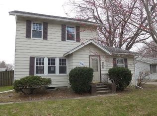 3201 40th St, Moline, IL 61265