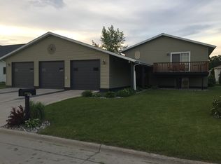 1309 Greenway Blvd SE, East Grand Forks, MN 56721