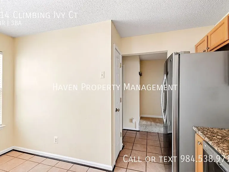 214 Climbing Ivy Ct — Photo 4