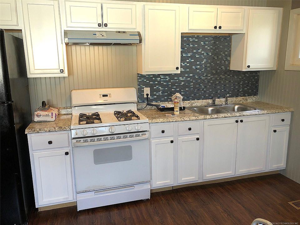 2nd image of 2704 N Maplewood Ave