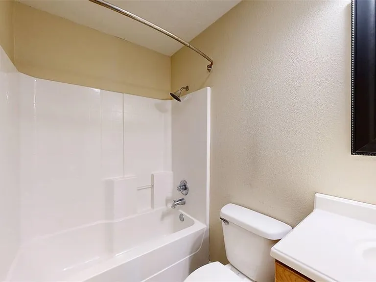 1724 Boardwalk Ct — Photo 33