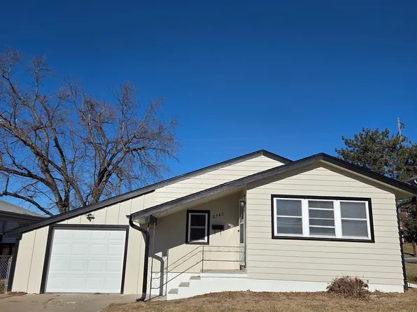 8342 Parker Ct, Omaha, NE 68114