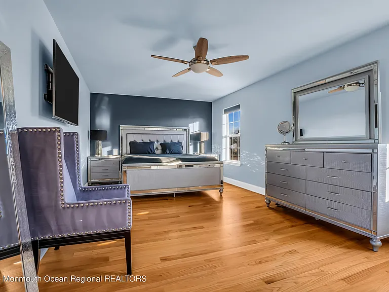 132 Chelton Ave — Photo 15